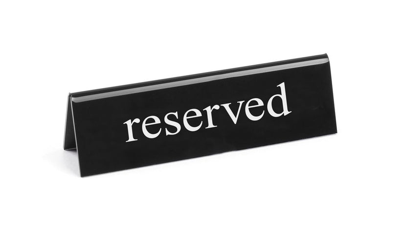 Hendi tafelstandaard Reserved 130x35x40 mm zwart met witte tekst – reserveringsbordje restaurant