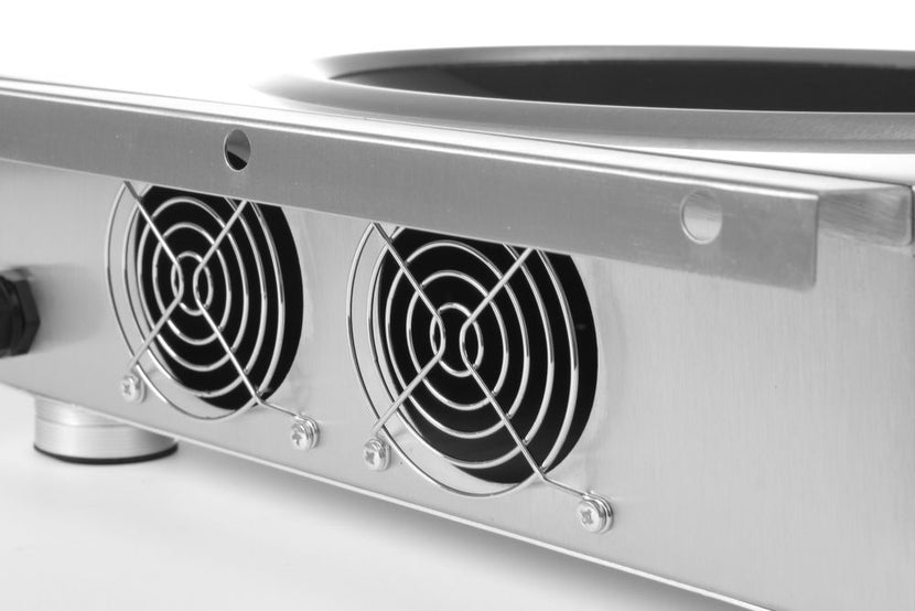 Bediening van de Hendi inductiewok 3500W in close-up