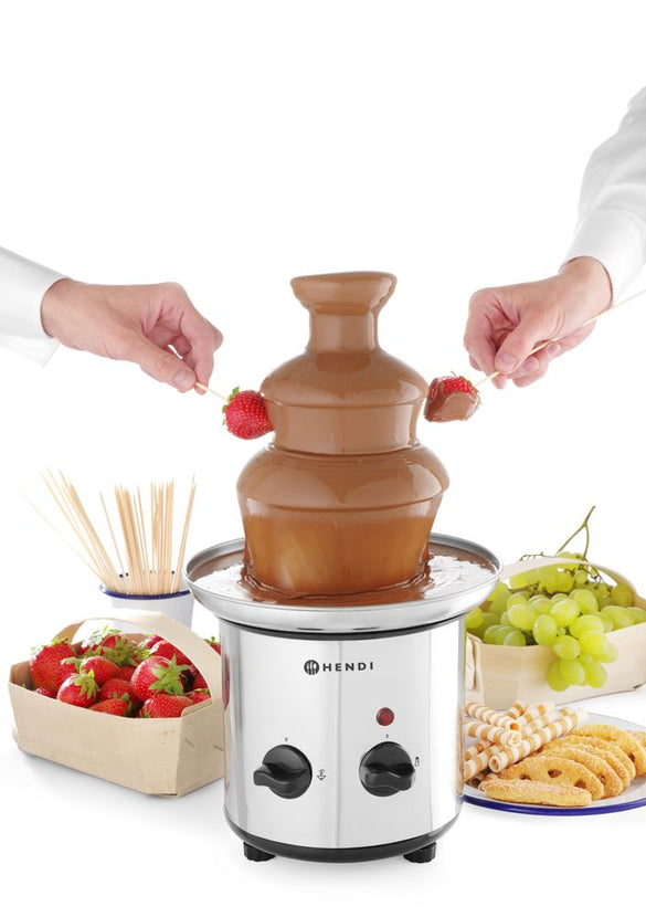 Roestvrijstalen chocoladefontein van Hendi met drie etages voor dessertbuffet
