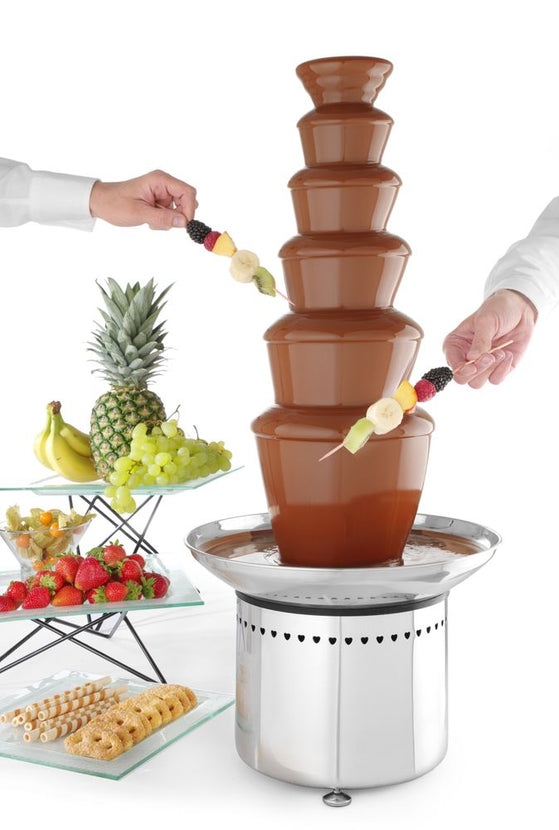 Zes etages tellende rvs chocoladefontein van Hendi voor het dessertbuffet