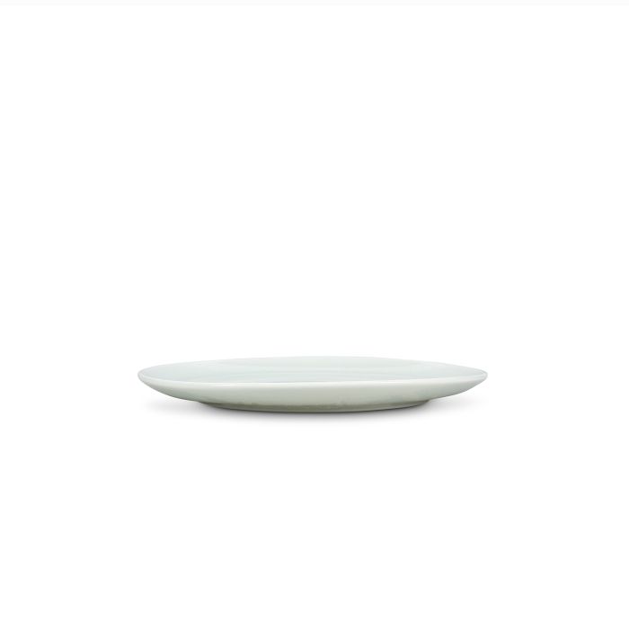 F2D Ceres plat bord 26x23 cm frost white – sfeerbeeld hoofdgerecht in restaurant