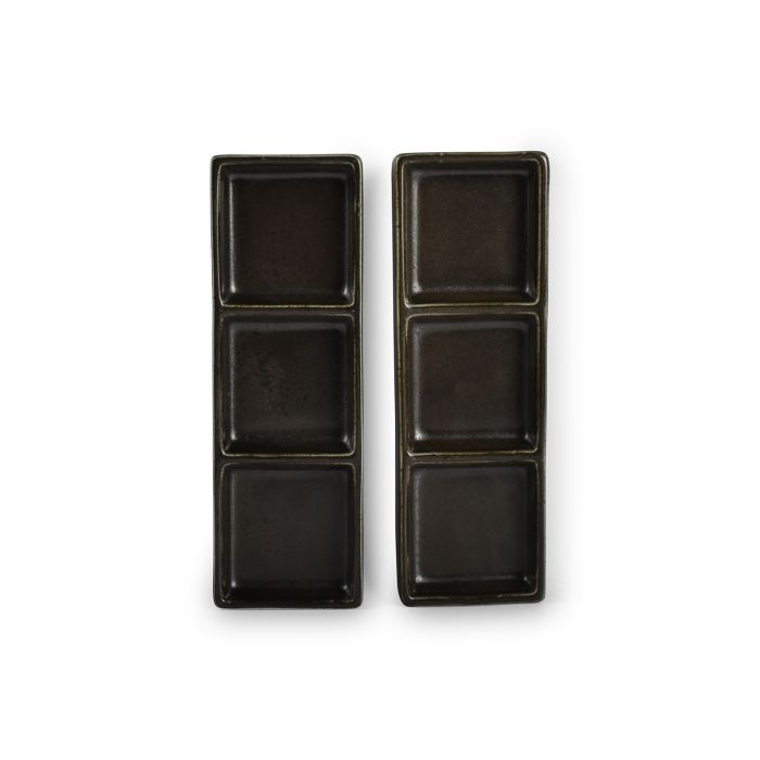 F2D Ceres serveerschaal 24x8 cm zwart – sfeerbeeld op gedekte tafel in restaurant en bar