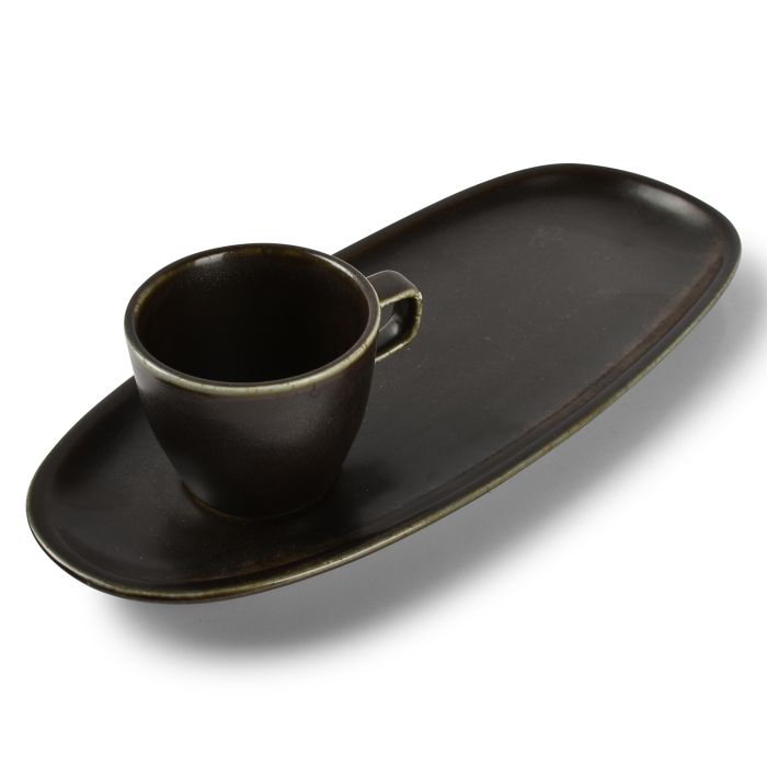 F2D Ceres schotel 35x15 cm zwart – sfeerbeeld gedekte tafel in restaurant en bistro