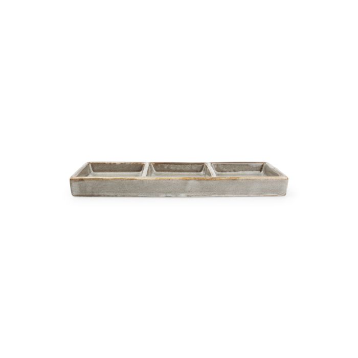 F2D Ceres serveerschaal 24x8 cm grijs – sfeerbeeld op gedekte tafel in restaurant en bar