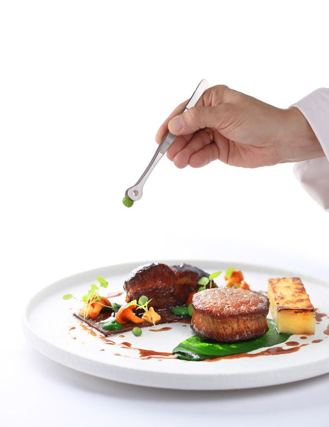 Hendi RVS pincet 150 mm met ronde kop – zijaanzicht voor precies plating werk door de chef