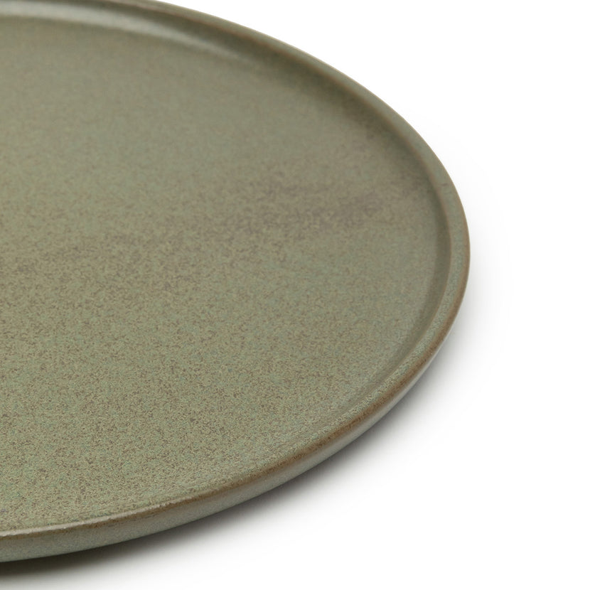 Serax Surface bord M groen – zijaanzicht van het groene dinerbord voor de horeca