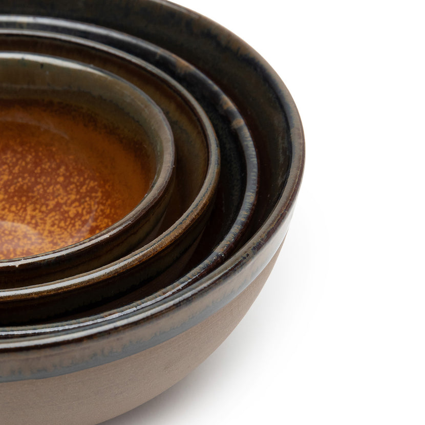 Serax Surface kom L roestbruin H 6,5 cm – diepe schaal voor bistro en restaurant
