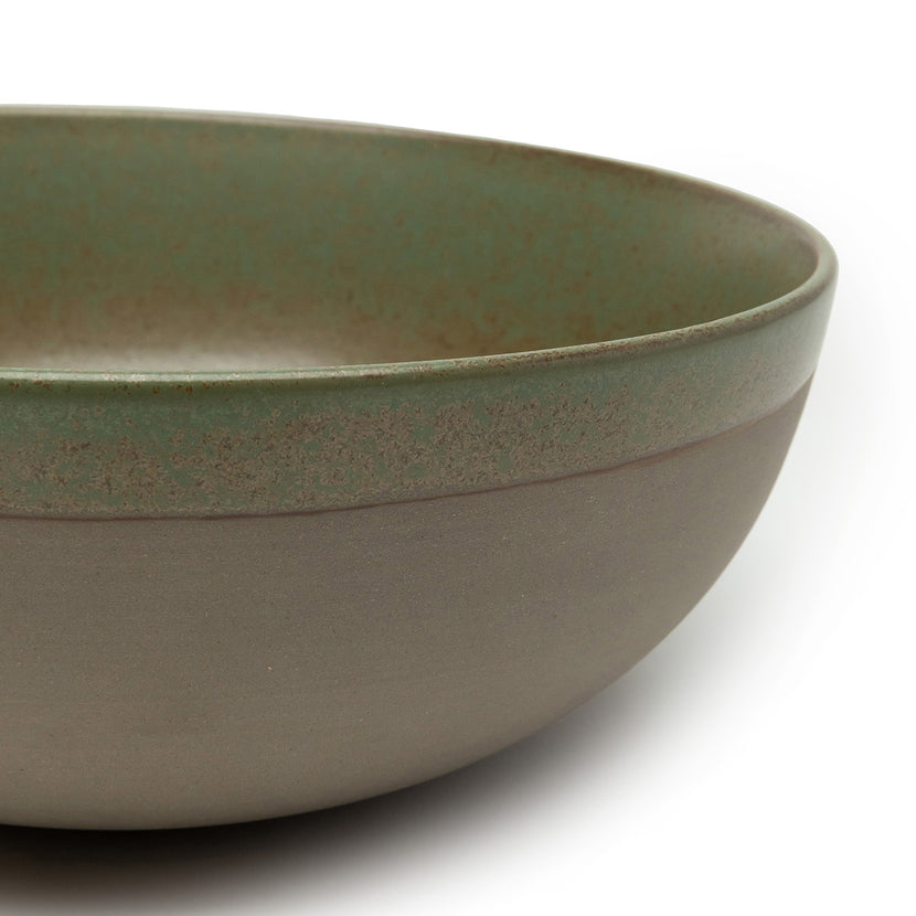 Serax Surface serveerkom groot groen 23,5 cm – schaal om te delen in bistro en restaurant