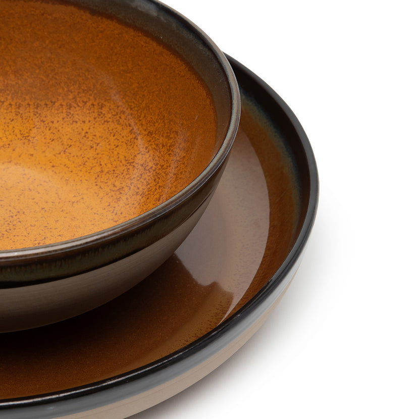 Serax Surface schaal L roestbruin H 9,5 cm – diepe serveerschaal voor de horeca