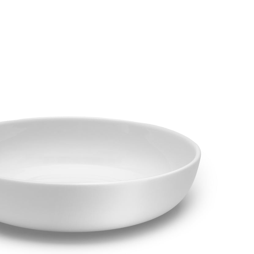 Serax Base hoog bord XS wit geglazuurd – zijaanzicht van het kleine witte bordje