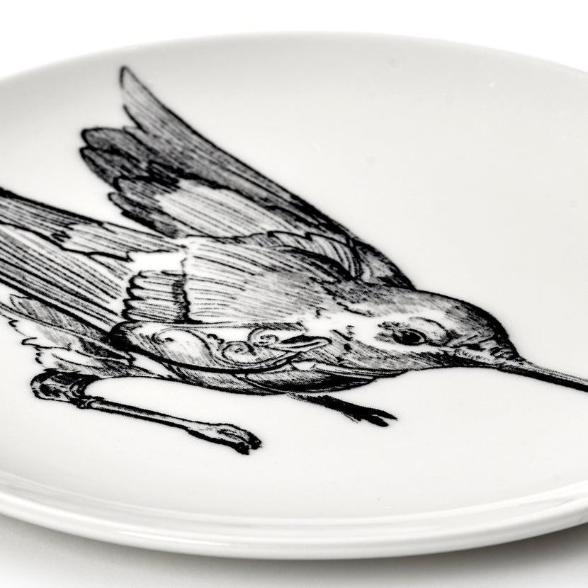 Serax Tomorrowland broodbord Hummingbird – detailfoto van het kolibriedessin op porselein