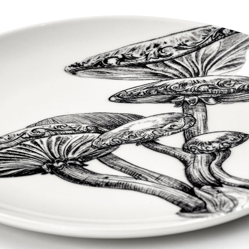 Serax Tomorrowland broodbord Mushrooms – detailfoto van het paddenstoelendessin op porselein