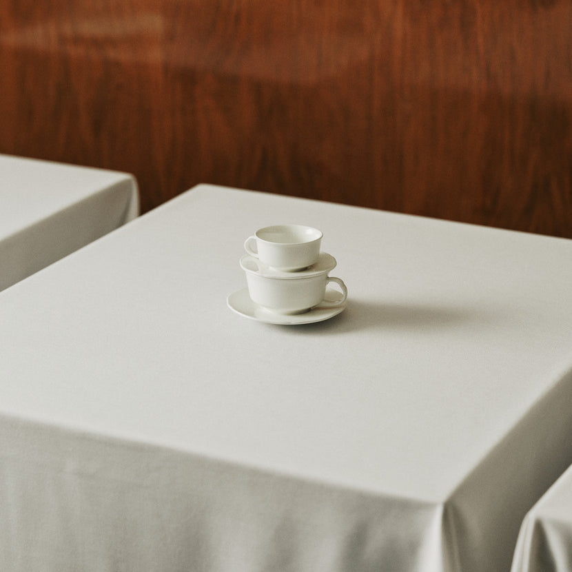 Serax Silhouette espressokop wit – sfeerbeeld met espresso in de horeca