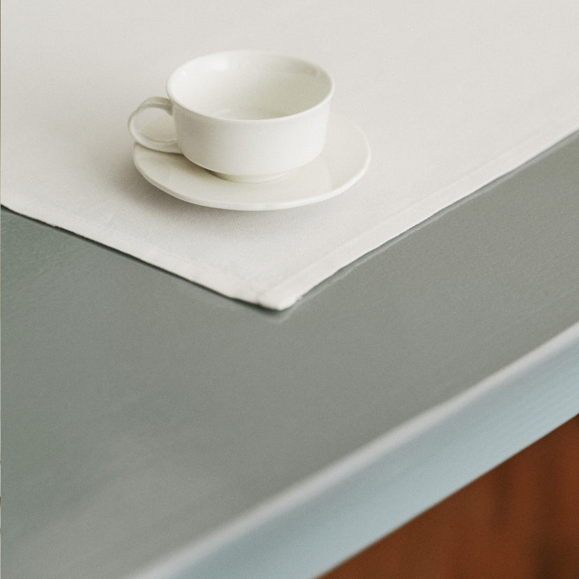 Serax Silhouette schotel espressokop wit – sfeerbeeld met espresso in de horeca