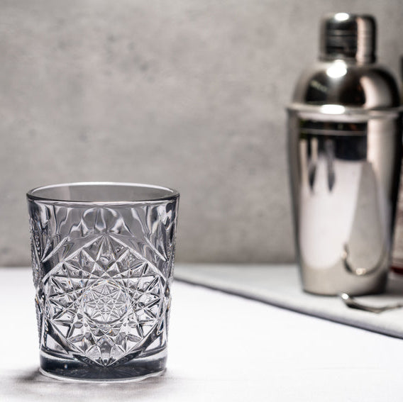 Onis ICON Grey glas 355 ml sfeerbeeld grijs tumbler professioneel horecaglas