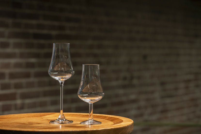 Onis Arôme snifter 180 ml – cognacglas op voet voor de bar