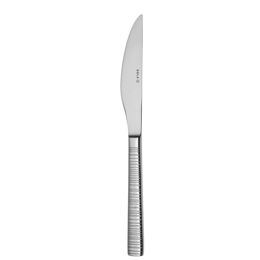 Sola Bali steakmes 23,7 cm – Stevig roestvrijstalen mes met een scherp lemmet, perfect voor het snijden van steaks en andere vleesgerechten. Ideaal voor professioneel gebruik in de horeca. Verpakt per 12 stuks.