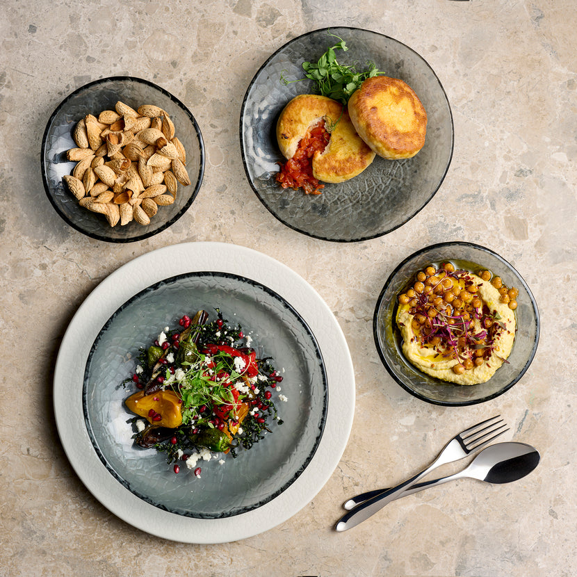 Churchill Viana Glass Dusk servies – rookgrijze glazen kommen en borden met organisch reliëf voor de horeca
