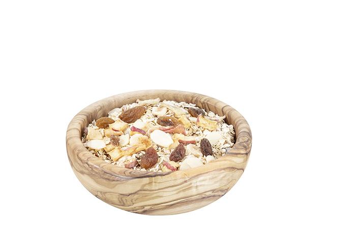 APS olijfhouten kom 12,5 cm in gebruik – presenteerschaal voor snacks in de horeca