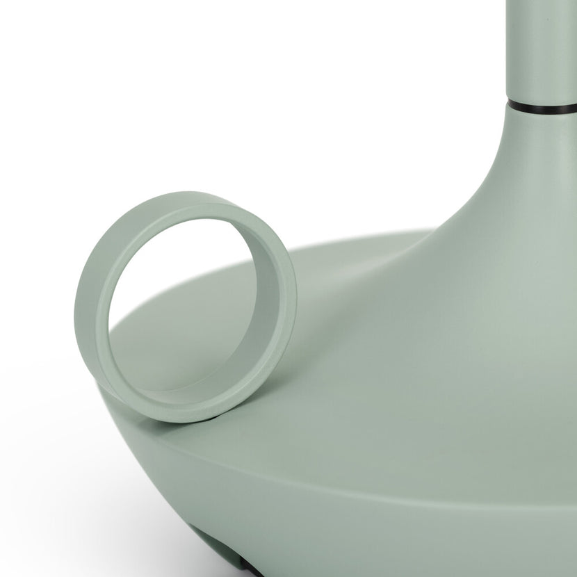 Wick S PRO Sage Green in gebruik – sfeervolle tafelverlichting voor bar en terras
